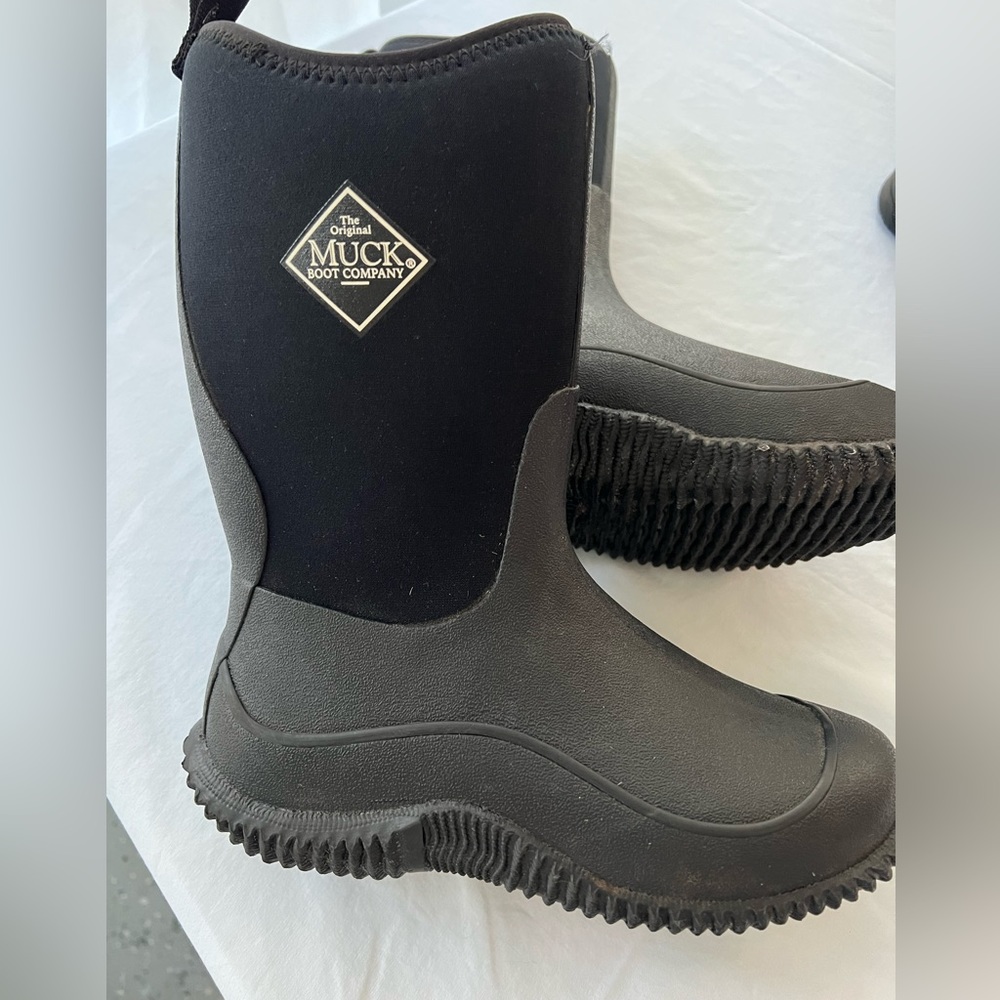 Muck brand boots kids size 4 black